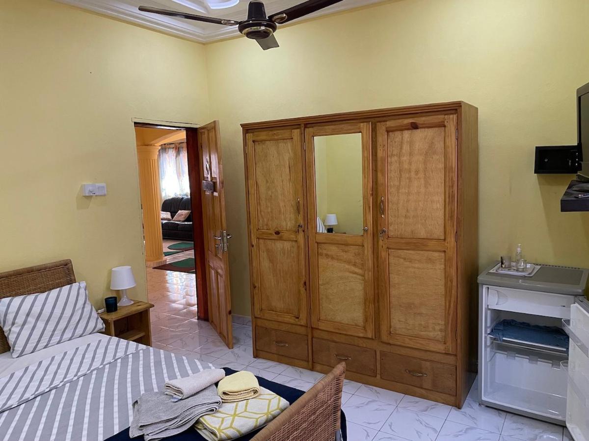 The Compound Bed & Breakfast Bijilo Exterior foto