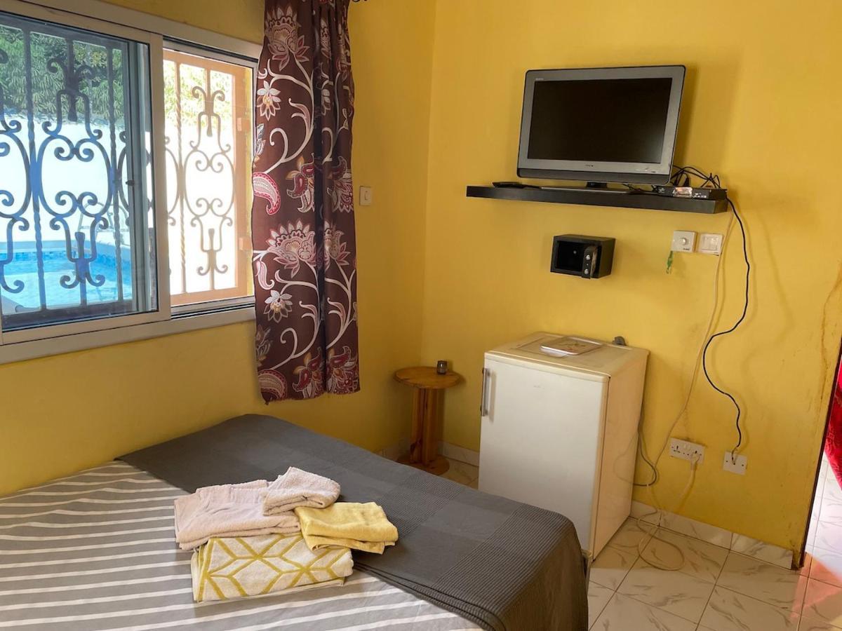 The Compound Bed & Breakfast Bijilo Exterior foto