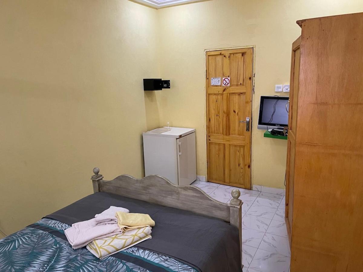 The Compound Bed & Breakfast Bijilo Exterior foto