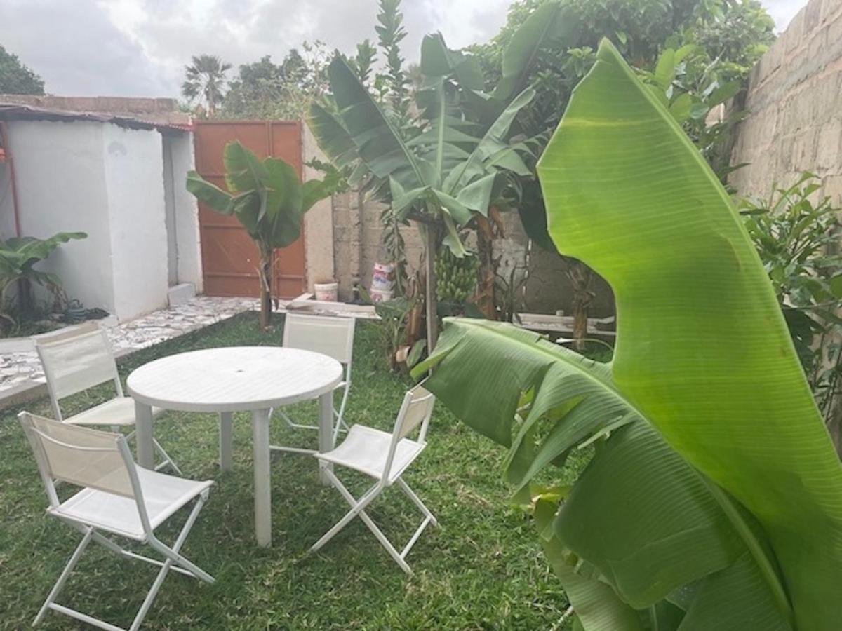 The Compound Bed & Breakfast Bijilo Exterior foto