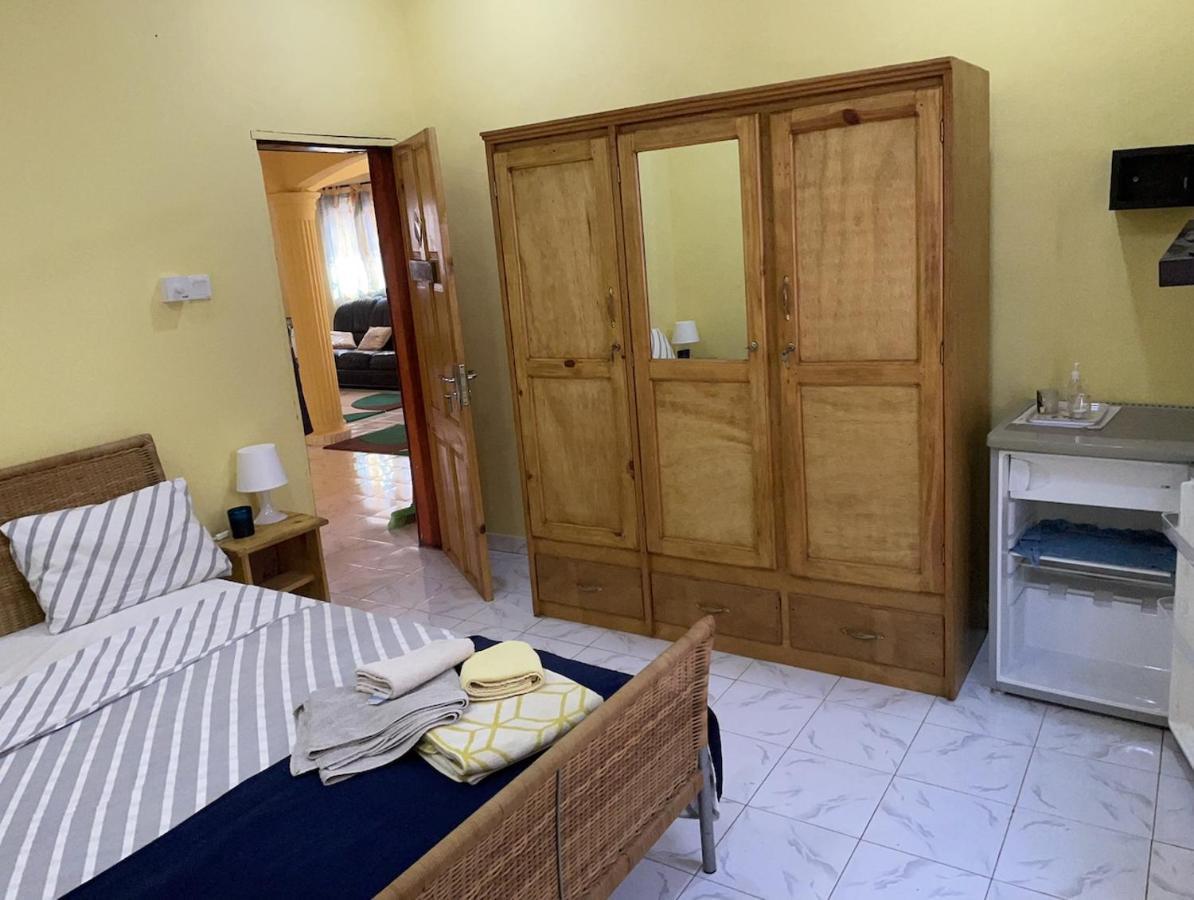 The Compound Bed & Breakfast Bijilo Exterior foto