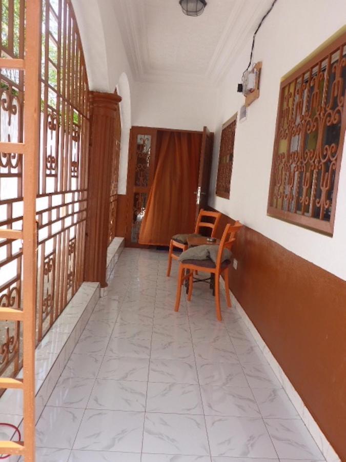 The Compound Bed & Breakfast Bijilo Exterior foto